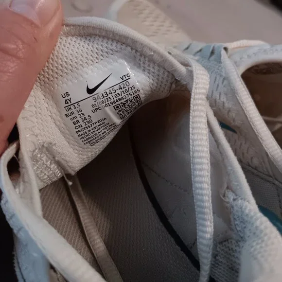 Nike Kids' Grade School Air Max 270 Shoes Size 4 - Picture 7 of 8